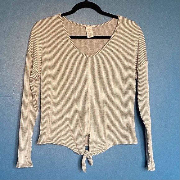 Caution To The Wind Tie Front Long Sleeve Top Gray & White stripes Size M - Picture 7 of 8